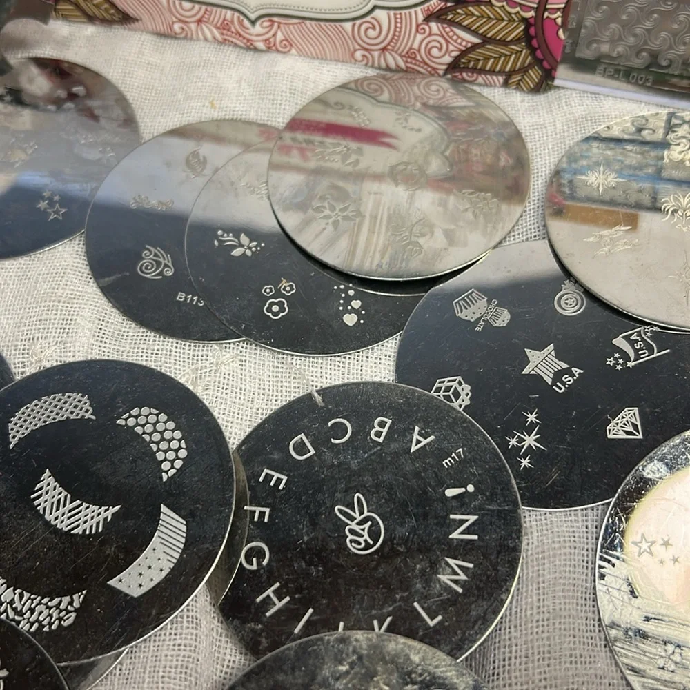 Manicure plate bundle: 29 circular, 1 easy french smile cut, rectangular plate